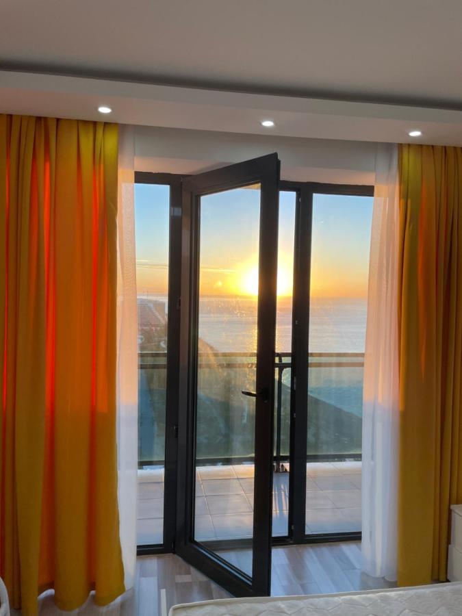 Sea View Apartments Orbi Beach Tower Batumi Bagian luar foto