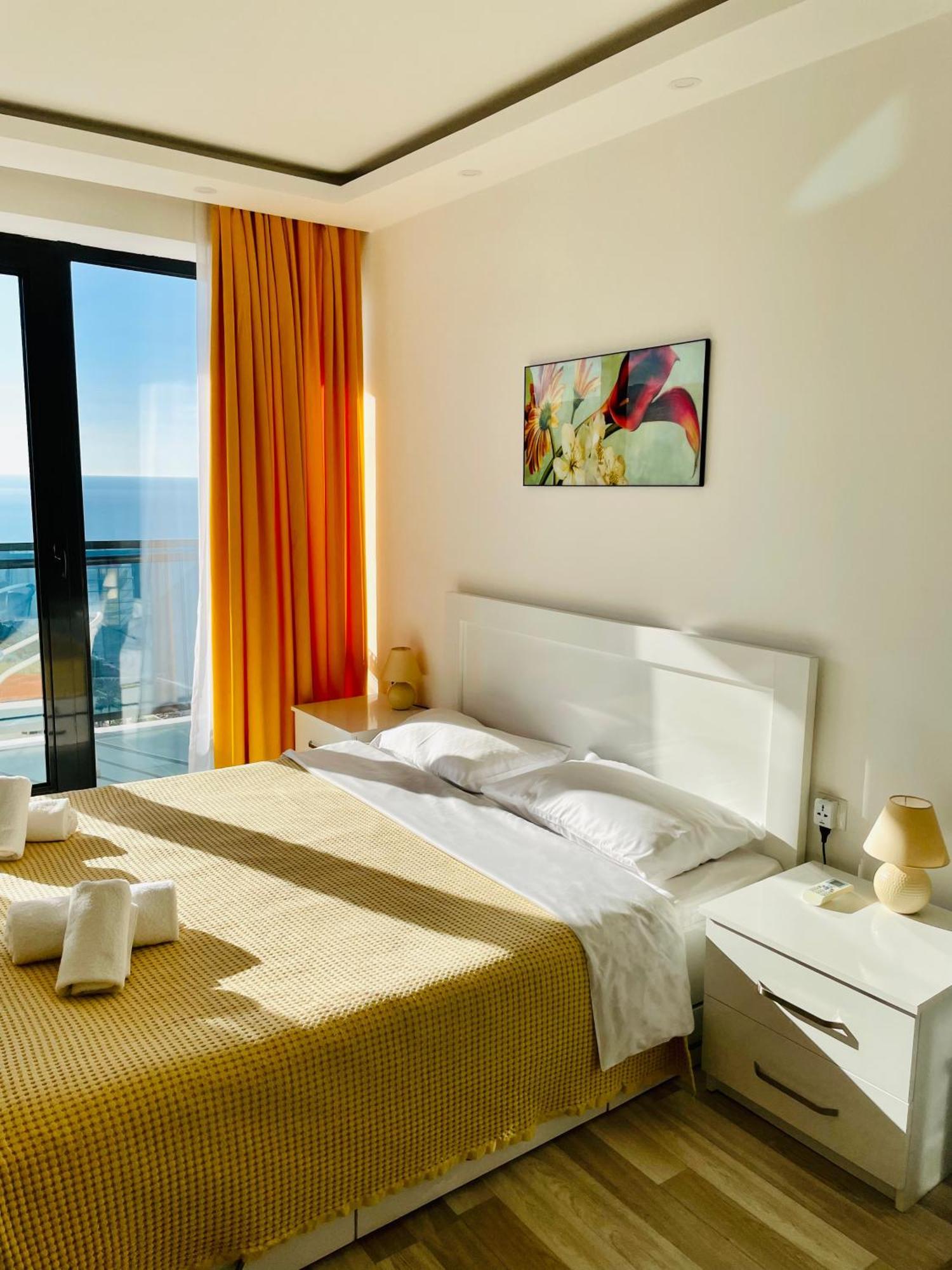 Sea View Apartments Orbi Beach Tower Batumi Bagian luar foto