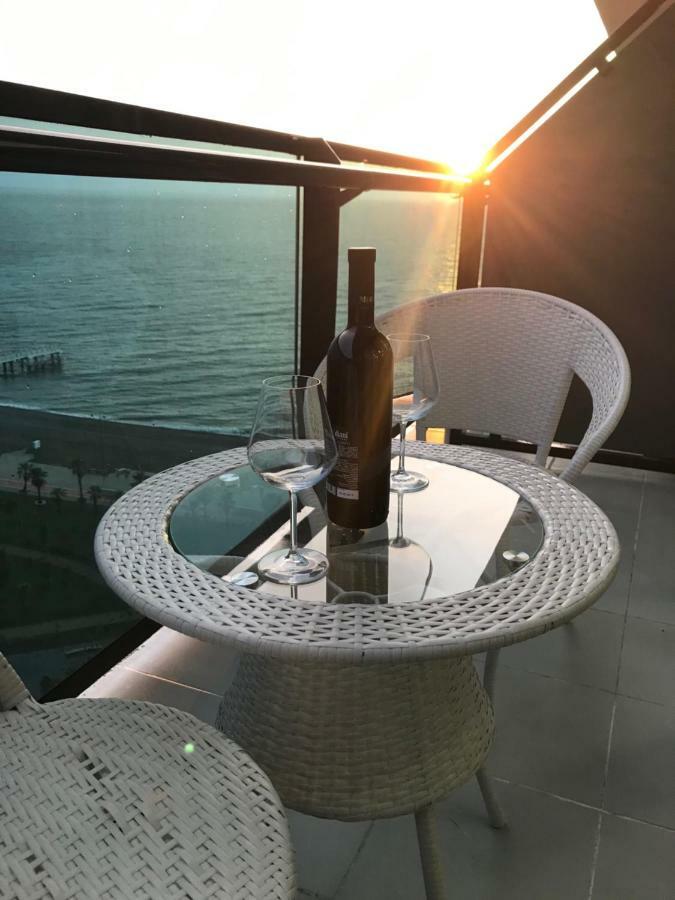 Sea View Apartments Orbi Beach Tower Batumi Bagian luar foto